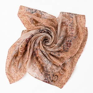 Chal Estampado Personalizado en Color y Diseño - Product Image 6