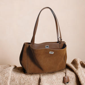 กระเป๋าโท้ทหนังแท้แบบด้านสำหรับฤดูหนาว รุ่นใหม่ทรงโรดีโอ สะพายไหล่ คุณภาพสูง ความจุเยอะ พร้อมตัวล็อค - Product Image 2