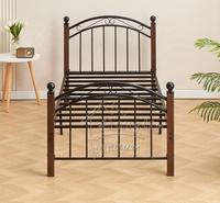 Vente en gros 3ft 4ft6 5ft 6ft Offre Spéciale meubles de chambre modernes durables design tube métallique fer noir lit en métal avec boule de cristal