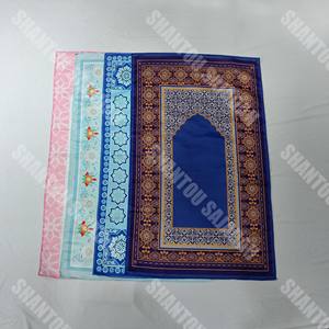 Tapis de prière musulman écologique DT1703 personnalisé avec flèche directionnelle vers <span class=keywords><strong>La</strong></span> <span class=keywords><strong>Mecque</strong></span> Tapis islamique au design antidérapant pour le culte quotidien - Product Image 3