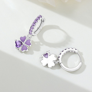 ต่างหู/ห่วงรูปใบโคลเวอร์สี่แฉกสีม่วงทองเหลืองขาวสุดฮิต ต่างหูแฟชั่นระดับไฮเอนด์ดีไซน์เฉพาะสำหรับผู้หญิง - Product Image 4