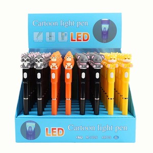 O&Q Großhandel Werbe-Kugelschreiber mit Eigenem Logo <span class=keywords><strong>LED</strong></span>-Licht Drehstift Plastik Niedlicher Tierstil 0,7mm Blau/Schwarz Tinte Sport Umweltfreundlich EN71/Reach - Product Image 4