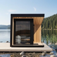 Le sauna moderne en bois au design éco-responsable dans les Alpes offre une vue panoramique sur les forêts.