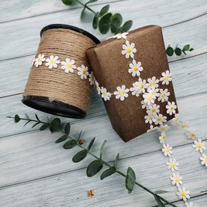 Adorno de encaje de margaritas florales amarillos y blancos 1,7 cm Suministros de costura Modelo de lote de stock 2017 - Product Image 2