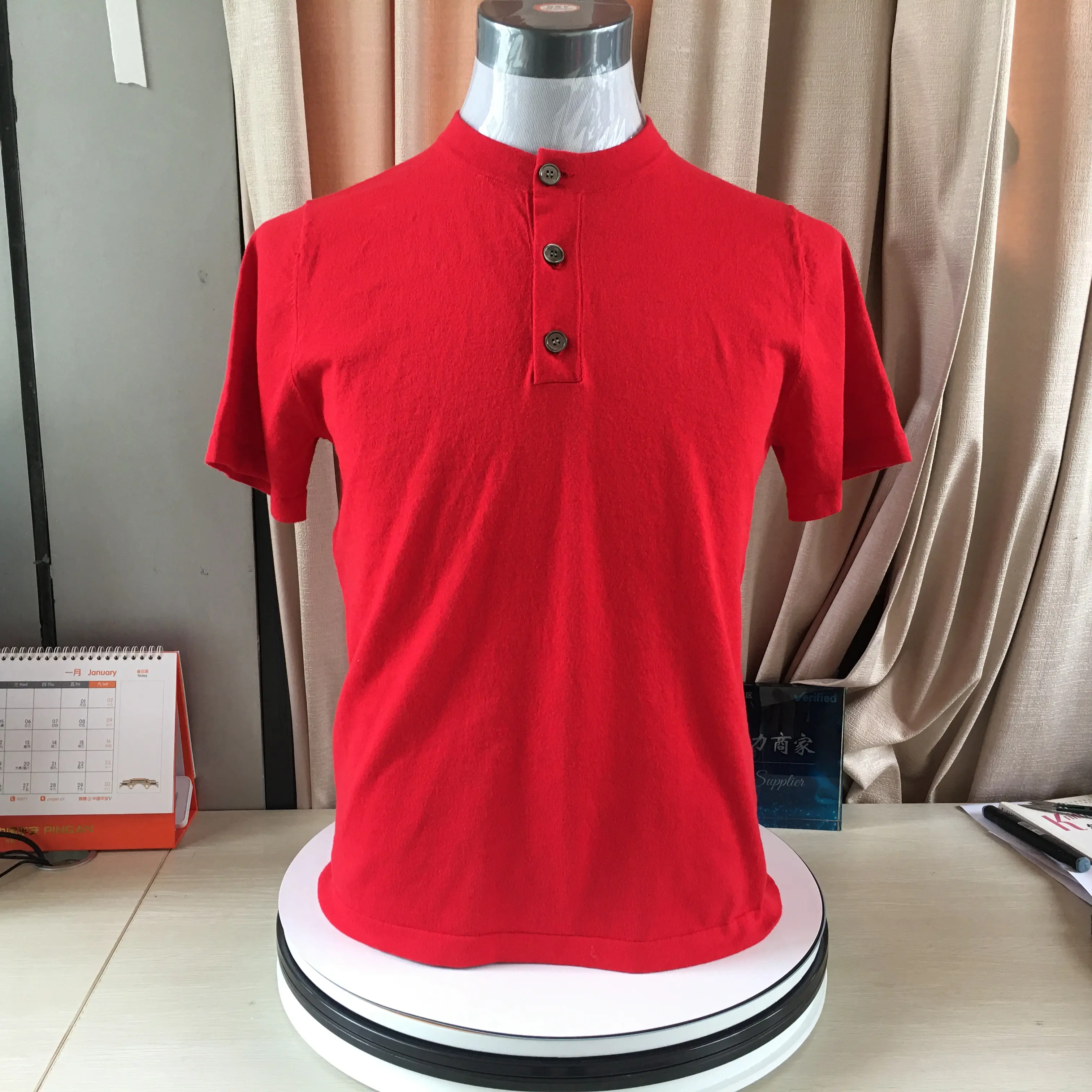 Camicia abbottonata da uomo scozzese nera e rossa in cashmere all'ingrosso OEM cinese