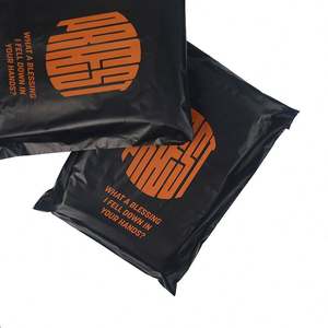 Sac d'expédition express en papier kraft noir de luxe, auto-adhésif, imprimé en or et orange, pour vêtements - Product Image 5