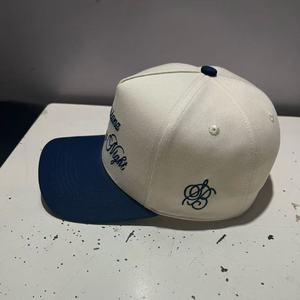 หมวกแก๊ปงานแต่งงานแฟชั่นใหม่ปี 2026 หมวกเบสบอลสีฟ้าทูโทนแบบกำหนดเองสไตล์เทนเนส ซาท์ไนท์ ไนท์ ของชำร่วยสำหรับแขก ของที่ระลึกสำหรับทุกเพศ - Product Image 5