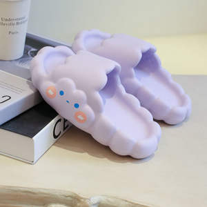 Varios estilos y colores. Pantuflas Cerradas Cómodas y Elegantes con Forro de Peluche y Diseño Antideslizante para Uso en el Baño para Adultos - Product Image 5