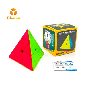 Çocuklar beyin gelişimi klasik oyuncaklar renkli plastik düzensiz büküm üçgen 3D piramit sihirli bulmaca hız küpü