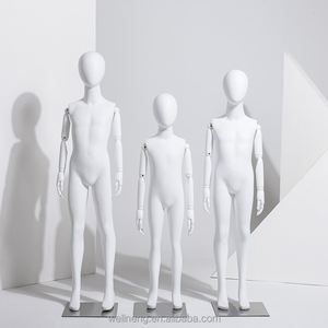 Collection de Mannequins de Famille en Fibre de Verre avec Bras en Bois pour Femme et Couple, Tenues Assorties, Nouvelle Collection - Product Image 6