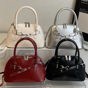 En Yeni Toptan Lüks Parlak PU Deri Bayan Küçük Tote Omuz Çantaları Yuvarlak Saplı Retro Şirin Kabuk Şeklinde Kemer Kilidi - Product Image 1