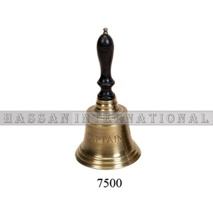 Cloche de table en laiton personnalisée, design nautique avec manche en bois, technique de métal sculpté - Product Image 5