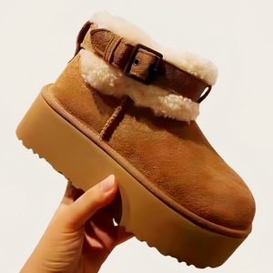 Uggs de estilo de diseñador para mujer, botas de nieve suaves de lana superior de gamuza de invierno cortas informales con suela gruesa cálida y cómoda a la moda - Product Image 1