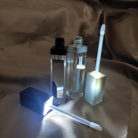 Tubes de brillant à lèvres LED dorés en gros avec impression sérigraphique, emballage cosmétique en plastique et miroir