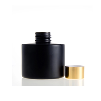 Vente en gros 100ml 200ml Diffuseur d'arômes noir mat Flacon de parfum en verre pulvérisé pour la décoration de la maison avec bouchon à vis