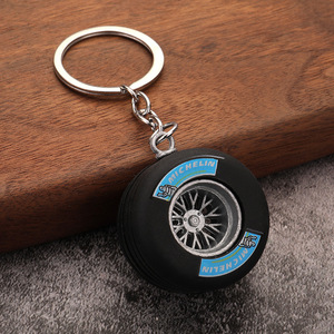 Llavero de Neumático de <span class=keywords><strong>Coche</strong></span> Miniatura 3D, Colgante de Llanta de PVC de Goma Blanda, Adorno para Bolsa, Regalo para Entusiastas de los Coches, Venta al por Mayor - Product Image 2