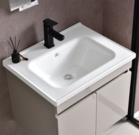 Petite vanité de salle de bain de luxe avec miroir LED, lavabo en céramique mural, design moderne pour appartement