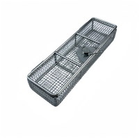 Panier médical en acier inoxydable 304 empilable avec poignées pour le traitement des instruments hospitaliers et les systèmes de stérilisation par autoclave