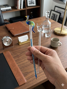 Bolígrafo de Vidrio Soplado a Mano, Personalizado, Marca Tiny Glass World, Temas de Amor/Flores, Decoración Pequeña para Oficina/Hogar, de Rajasthan - Product Image 2