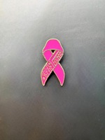 Broche internationale de sensibilisation au cancer du sein avec ruban rose en stock, insigne métallique en émail doux