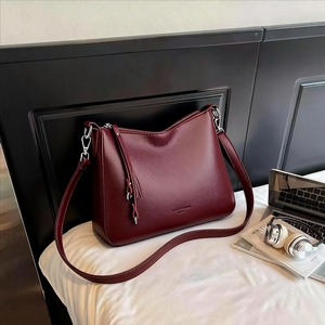 Premium Quality Leather Shoulder Bag For Women With Elegant Design And Spacious Interior Indian Supplier - Product Image 4