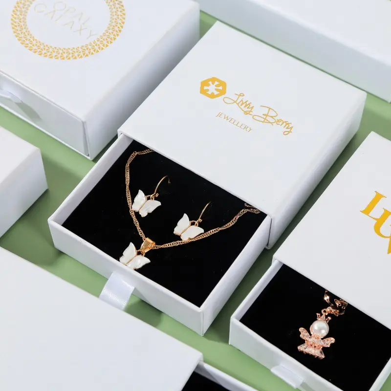 Kişisel marka altın logo baskılı özelleştirmek lüks sert satış için çekmeceli karton kutu takı sürgülü beyaz bilezik saklama kutuları