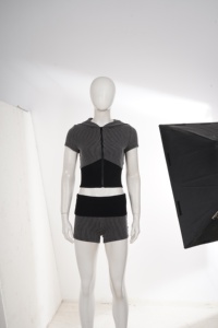 Ensemble deux pièces color-block pour femme, haut court à capuche zippé à rayures et short taille haute, tenue décontractée d'été pour le quotidien - Product Image 6