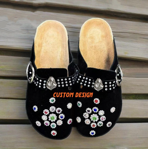 Sandali in camoscio personalizzati da uomo, zoccoli e sabot personalizzati con logo ricamato, suola in sughero, scarpe da casa con supporto plantare - Product Image 2