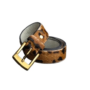 Ceinture mince élastique et extensible en peau de vache tressée pour hommes avec boucle ronde en cuivre imprimé léopard - Product Image 1