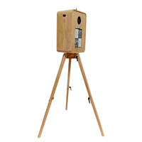 Machine photo rétro en bois pour iPad avec écran tactile, flight case et support d'imprimante pour location événementielle