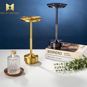 โคมไฟ LED ตั้งโต๊ะแบบชาร์จไฟได้มีช่องเ<span class=keywords><strong>สี</strong></span>ยบ USB แบบไร้สายระบบสัมผัส3<span class=keywords><strong>สี</strong></span>ดูหรูหราทันสมัย - Product Image 2