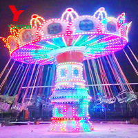 Manège de parc d'attractions : Chaise volante palpitante, balançoire, carrousel
