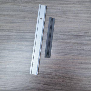 Cuishi Joint de bas de <span class=keywords><strong>porte</strong></span> moderne personnalisé en aluminium avec brosse en PP, flexible, anti-poussière, facile à installer - Product Image 3