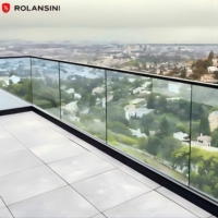 Balustrade en verre moderne pour balcon de villa, avec base en aluminium, garde-corps en verre résistant aux ouragans, clôture en verre.