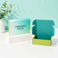 Boîte postale en carton couleur personnalisée imprimée sur mesure pour fabricant OEM, emballage en papier, boîte d'expédition ondulée pour vêtements
