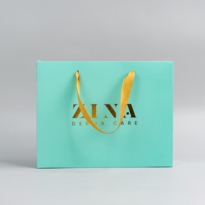 Bolsas de Papel Ecológicas Impermeables de Lujo para Regalos de Cosméticos, Bolsas de Compra con Logotipo Personalizado en Dorado, Bolsas de Papel Verdes para el Cuidado de la Piel y Belleza - Product Image 3