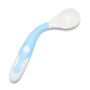 Diseño personalizado libre de BPA curvo mango azul verde PP bebé de silicona <span class=keywords><strong>cuchara</strong></span> de alimentación - Product Image 3
