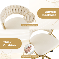 Fauteuil de bureau pivotant en velours, avec dossier tissé tufté à la main et base chromée dorée, idéal pour salon de beauté, bureau ou coiffeuse.