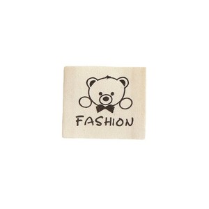 Étiquette tissée personnalisée carrée en polyester, impression par transfert thermique, lavable, motif ours en peluche pour vêtements - Product Image 1