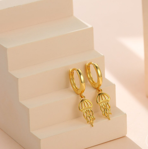 Vente en gros de boucles d'oreilles créoles personnalisées méduses en acier inoxydable 316L méduses animales de l'océan boucles d'oreilles créoles Huggie - Product Image 3