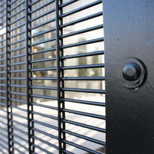 รั้วตาข่ายลวด358ป้องกันขโมยป้องกันการปีนเขาป้องกันการตัดเหล็กความปลอดภัยสูงสำหรับรถไฟสนามบิน - Product Image 2