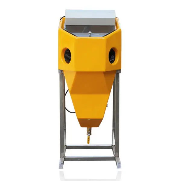 Wet Sandblaster - Medium size smooth to use and can achieve superior blasting result