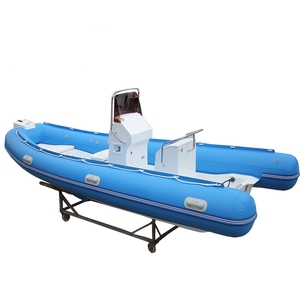 Bateau <span class=keywords><strong>semi</strong></span>-<span class=keywords><strong>rigide</strong></span> sportif de 5,2 m (17 pieds) - Nouveau modèle - 10 personnes - Coque en fibre de verre <span class=keywords><strong>semi</strong></span>-<span class=keywords><strong>rigide</strong></span> - Profil en V profond - Hypalon - <span class=keywords><strong>Moteur</strong></span> hors-bord <span class=keywords><strong>avec</strong></span> console centrale - Product Image 1