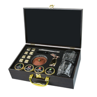 Ensemble de fumage de cocktails ultra-luxueux avec poignée dorée, style épuré, pierres à whisky, verre et accessoires de bar en bois, pour accompagnement premium