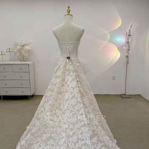Robe de mariée florale en dentelle sans bretelles, coupe trapèze, avec nœud en satin, style bohème Lsjj36 - Product Image 5
