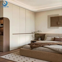 Armoire sur mesure distinctive avec organisation de vêtements personnalisée pour projets de chambres et de dressing de luxe