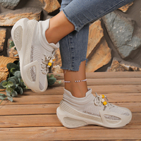 Chaussures décontractées pour femmes en maille beige, style baskets chaussettes, à lacets, avec perles décoratives, plateforme épaisse et respirantes