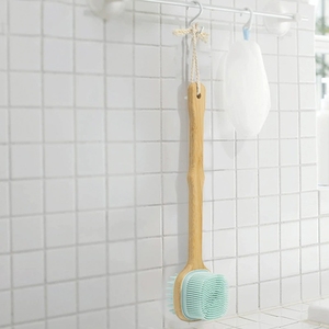 Brosse de bain 2-en-1 en silicone souple avec long manche en bois, outil de nettoyage du dos pour la douche, brosse douce pour usage quotidien - Product Image 4