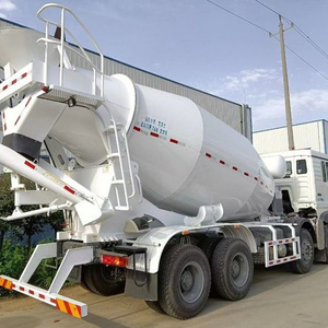 Concrete construction of the roller mixing <b>truck</b> <b>cement</b> tank <b>truck</b> river improvement project - Product Image 2