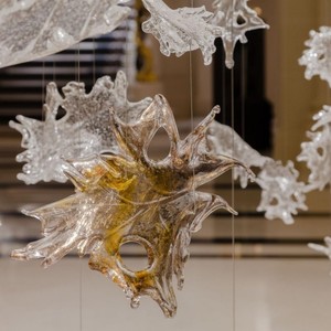 Lampadario Contemporaneo in Vetro ANNO con Petali per Villa di Lusso - Product Image 4